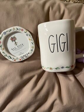 NWT Rae Dunn White Mug with 'GIGI' and Floral Border with floral picture frame